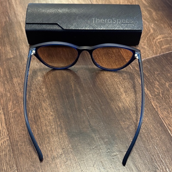 TheraSpecs Betty Ultra Lightweight Cat Eye Sunglasses with Case main image 6